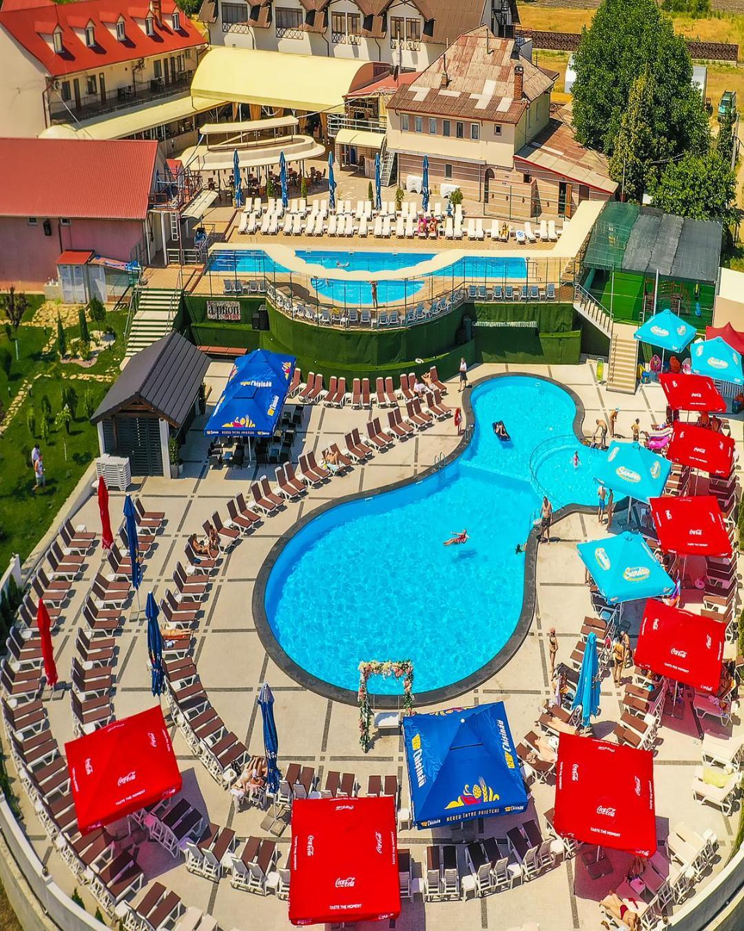 Sv Hotel, Restaurant & Airport Parking Todiresti  Exterior photo